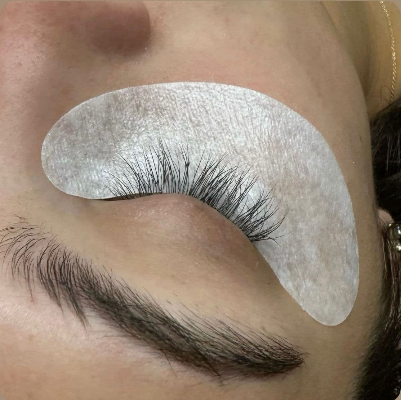 Dépose d'extensions de cils tout en douceur